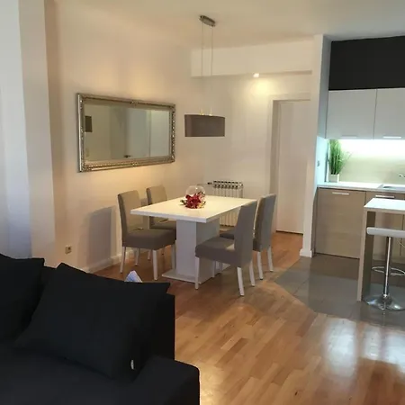 Apartment Apartments And Rooms Guesthouse Lorenta *
