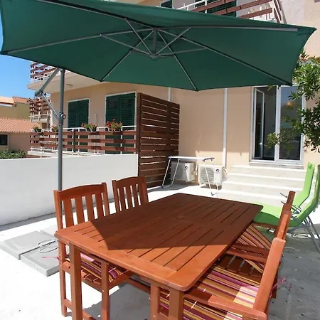 Apartments And Rooms Guesthouse Lorenta Apartment *