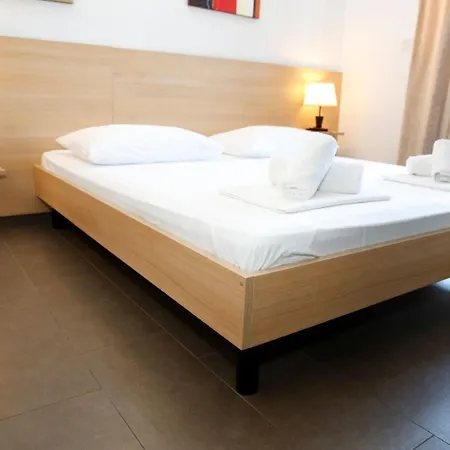 Apartments And Rooms Guesthouse Lorenta Apartment Vodice