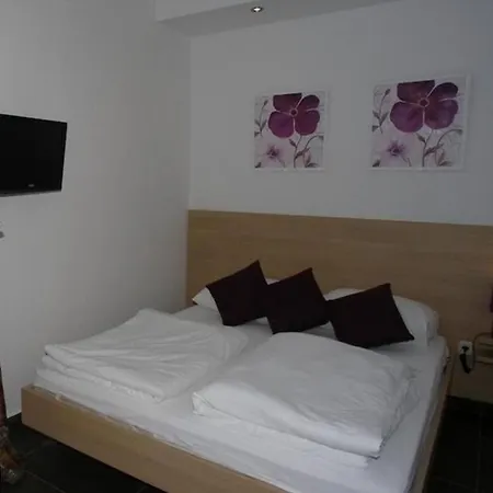 Apartments And Rooms Guesthouse Lorenta Apartment