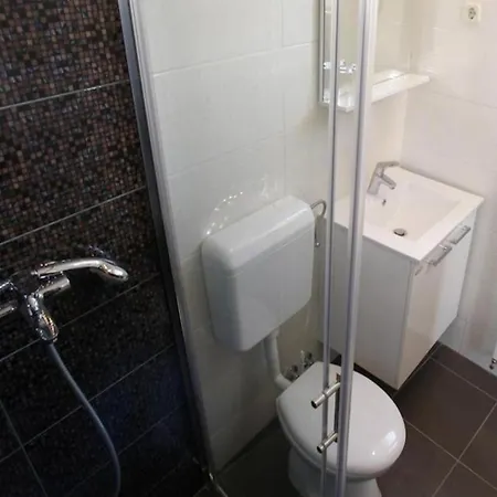 Apartment Apartments And Rooms Guesthouse Lorenta Vodice