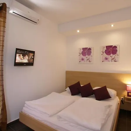 Apartments And Rooms Guesthouse Lorenta *