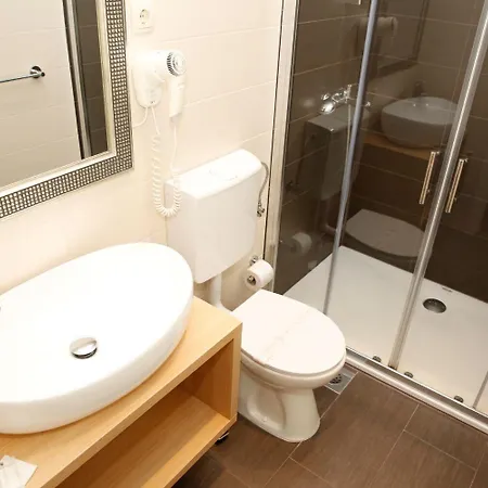 Apartments And Rooms Guesthouse Lorenta Vodice