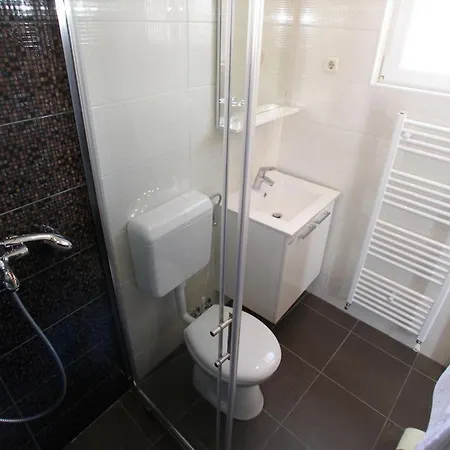 Apartments And Rooms Guesthouse Lorenta Apartment