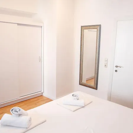 Apartment Apartments And Rooms Guesthouse Lorenta *