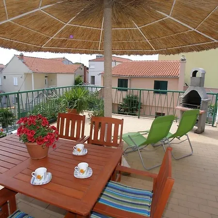 Apartments And Rooms Guesthouse Lorenta *