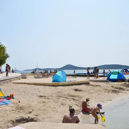 Apartments And Rooms Plaza Apartman