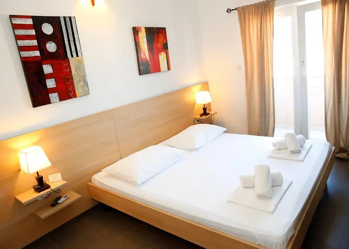 Apartments And Rooms Plaza Apartman *