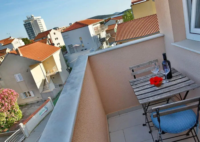 Apartments And Rooms Plaza